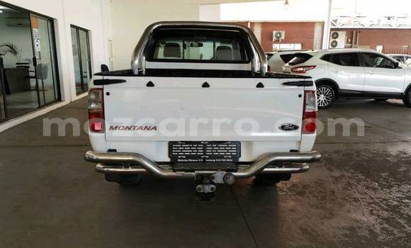 Comprar Usado FORD MUSTANG Branco Carro em Beira em Sofala Comprar Usado FORD MUSTANG Branco Carro em Beira em Sofala