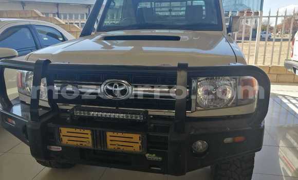 Comprar Usado Toyota Land Cruiser Branco Carro em Beira em Sofala Comprar Usado Toyota Land Cruiser Branco Carro em Beira em Sofala