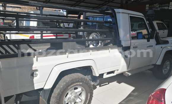 Comprar Usado Toyota Land Cruiser Branco Carro em Beira em Sofala Comprar Usado Toyota Land Cruiser Branco Carro em Beira em Sofala
