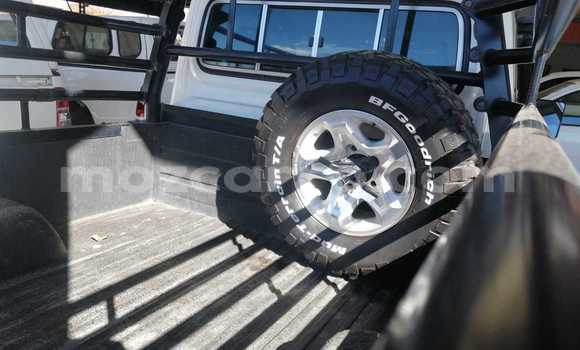 Comprar Usado Toyota Land Cruiser Branco Carro em Beira em Sofala Comprar Usado Toyota Land Cruiser Branco Carro em Beira em Sofala