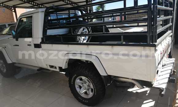 Comprar Usado Toyota Land Cruiser Branco Carro em Beira em Sofala Comprar Usado Toyota Land Cruiser Branco Carro em Beira em Sofala