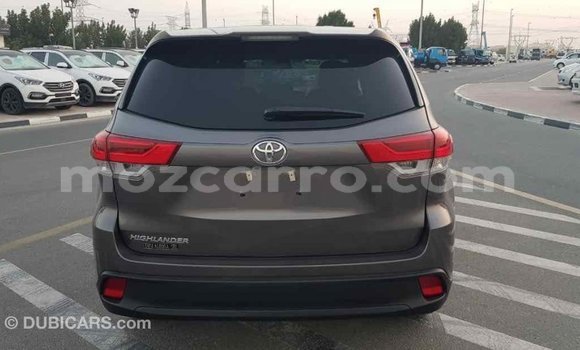 Tenga Imported Toyota Highlander Zvimwe Mota in Import - Dubai in Cabo Delgado Tenga Imported Toyota Highlander Zvimwe Mota in Import - Dubai in Cabo Delgado