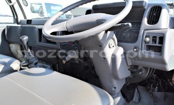 Comprar Usado Nissan UD Branco Caminhão em Beira em Sofala Comprar Usado Nissan UD Branco Caminhão em Beira em Sofala