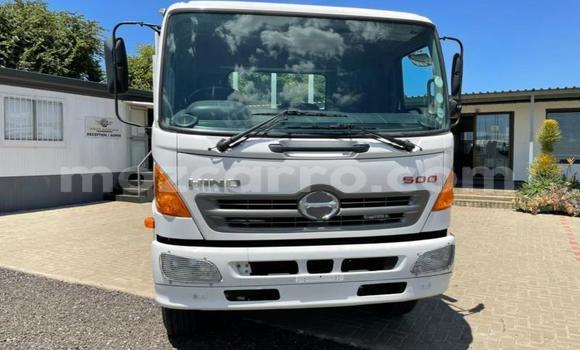 Comprar Usado Hino 300 Series Branco Caminhão em Beira em Sofala Comprar Usado Hino 300 Series Branco Caminhão em Beira em Sofala