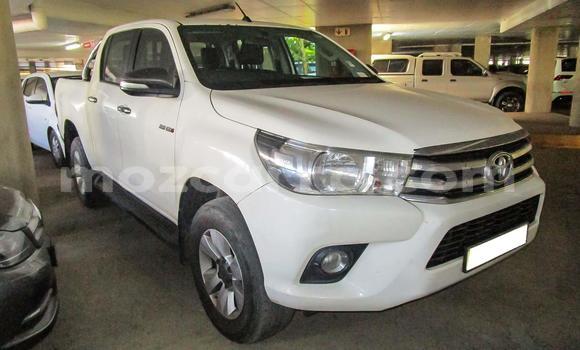 Nunua Ilio tumika Toyota Hilux Nyeupe Gari ndani ya Beira nchini Sofala