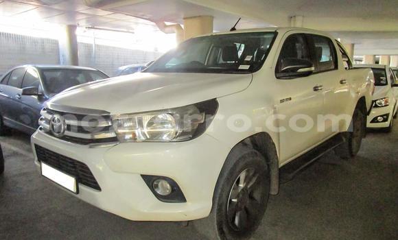 Comprar Usado Toyota Hilux Branco Carro em Beira em Sofala Comprar Usado Toyota Hilux Branco Carro em Beira em Sofala