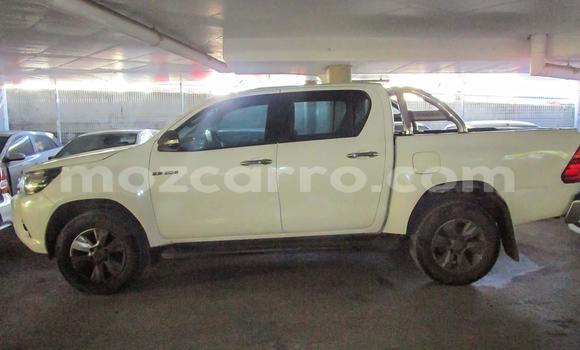 Comprar Usado Toyota Hilux Branco Carro em Beira em Sofala Comprar Usado Toyota Hilux Branco Carro em Beira em Sofala