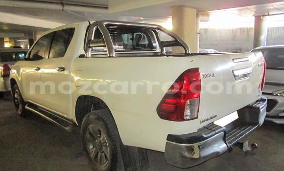 Comprar Usado Toyota Hilux Branco Carro em Beira em Sofala Comprar Usado Toyota Hilux Branco Carro em Beira em Sofala