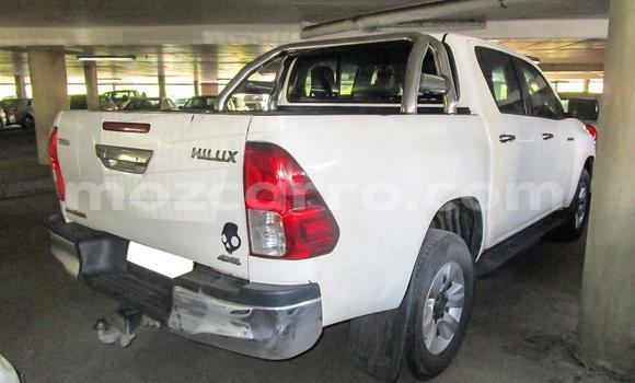 Comprar Usado Toyota Hilux Branco Carro em Beira em Sofala Comprar Usado Toyota Hilux Branco Carro em Beira em Sofala