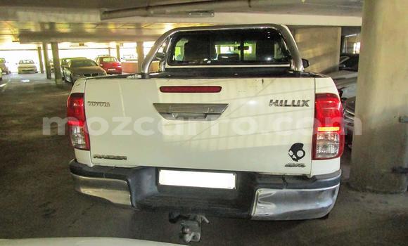 Comprar Usado Toyota Hilux Branco Carro em Beira em Sofala Comprar Usado Toyota Hilux Branco Carro em Beira em Sofala