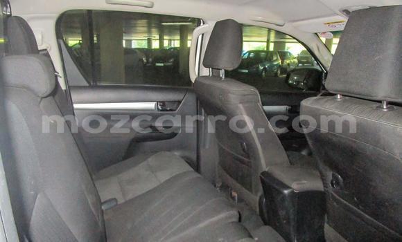 Comprar Usado Toyota Hilux Branco Carro em Beira em Sofala Comprar Usado Toyota Hilux Branco Carro em Beira em Sofala