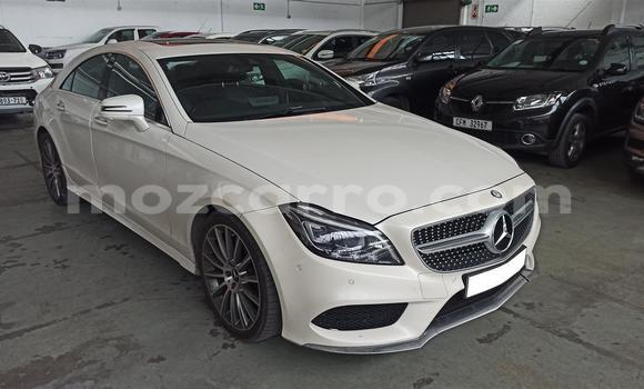 Comprar Usado Mercedes Viano Branco Carro em Beira em Sofala