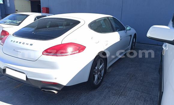 Comprar Usado Porsche Panamera Branco Carro em Beira em Sofala Comprar Usado Porsche Panamera Branco Carro em Beira em Sofala