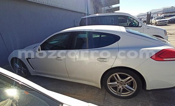 Comprar Usado Porsche Panamera Branco Carro em Beira em Sofala Comprar Usado Porsche Panamera Branco Carro em Beira em Sofala