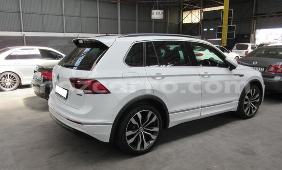 Comprar Usado Volkswagen Tiguan Branco Carro em Beira em Sofala Comprar Usado Volkswagen Tiguan Branco Carro em Beira em Sofala