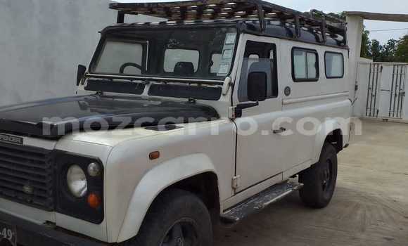 Tenga Tsaru Land Rover Defender Chena Mota in Maputo in Maputo