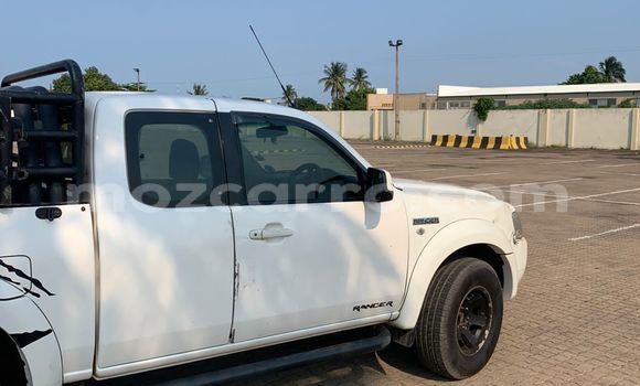 Comprar Usado FORD MUSTANG Branco Carro em Maputo em Maputo Comprar Usado FORD MUSTANG Branco Carro em Maputo em Maputo