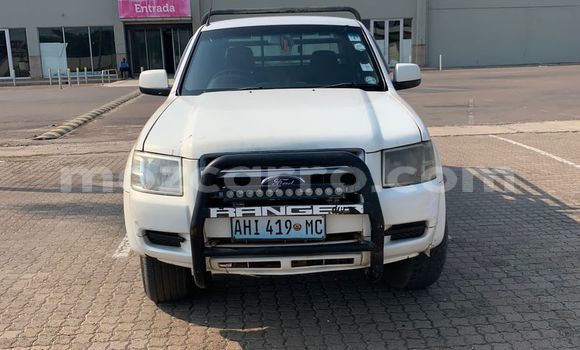 Comprar Usado FORD MUSTANG Branco Carro em Maputo em Maputo Comprar Usado FORD MUSTANG Branco Carro em Maputo em Maputo