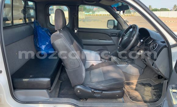 Comprar Usado FORD MUSTANG Branco Carro em Maputo em Maputo Comprar Usado FORD MUSTANG Branco Carro em Maputo em Maputo