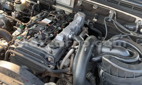 Comprar Usado FORD MUSTANG Branco Carro em Maputo em Maputo Comprar Usado FORD MUSTANG Branco Carro em Maputo em Maputo