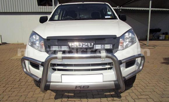 Comprar Usado Isuzu KB Branco Carro em Beira em Sofala
