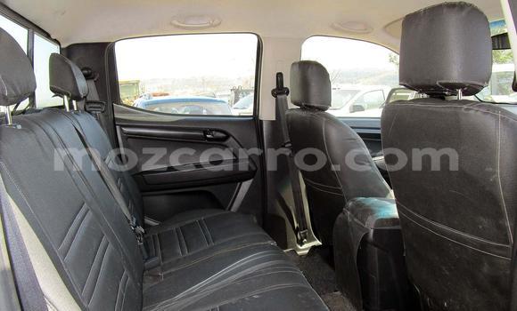 Comprar Usado Isuzu KB Branco Carro em Beira em Sofala Comprar Usado Isuzu KB Branco Carro em Beira em Sofala