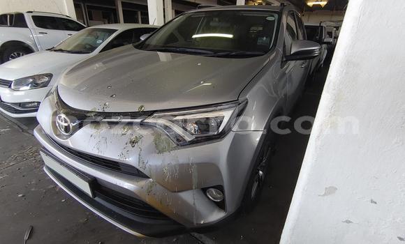 Comprar Usado Toyota RAV4 Prata Carro em Beira em Sofala Comprar Usado Toyota RAV4 Prata Carro em Beira em Sofala