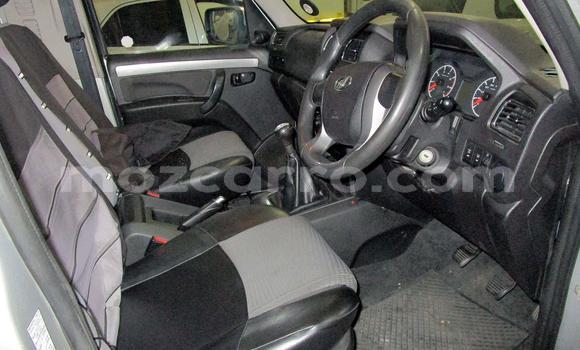 Comprar Usado Mahindra MM Prata Carro em Beira em Sofala Comprar Usado Mahindra MM Prata Carro em Beira em Sofala