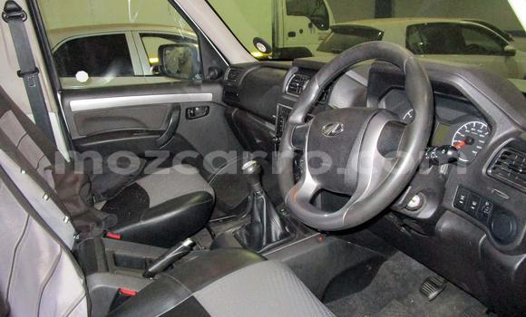 Comprar Usado Mahindra MM Prata Carro em Beira em Sofala Comprar Usado Mahindra MM Prata Carro em Beira em Sofala