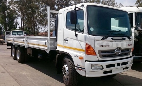 Comprar Usado Hino 300 Series Branco Caminhão em Maputo em Maputo Comprar Usado Hino 300 Series Branco Caminhão em Maputo em Maputo
