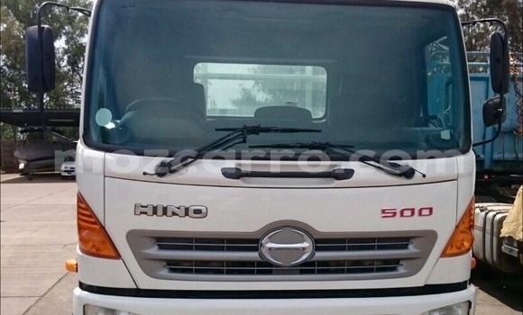 Comprar Usado Hino 300 Series Branco Caminhão em Maputo em Maputo Comprar Usado Hino 300 Series Branco Caminhão em Maputo em Maputo