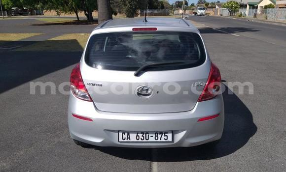 Comprar Usado Hyundai i20 Prata Carro em Maputo em Maputo Comprar Usado Hyundai i20 Prata Carro em Maputo em Maputo
