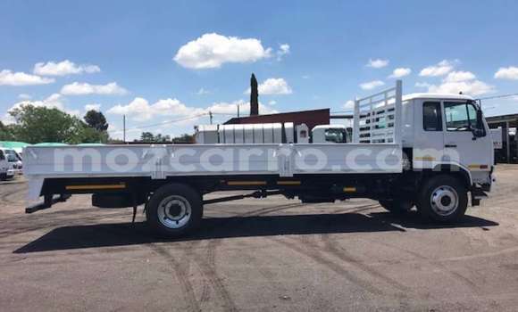 Comprar Usado Nissan Evalia Branco Caminhão em Beira em Sofala Comprar Usado Nissan Evalia Branco Caminhão em Beira em Sofala