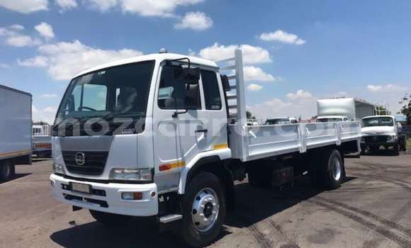 Comprar Usado Nissan Evalia Branco Caminhão em Beira em Sofala Comprar Usado Nissan Evalia Branco Caminhão em Beira em Sofala