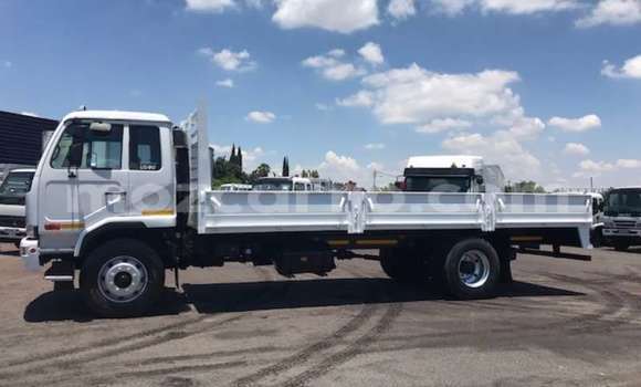 Comprar Usado Nissan Evalia Branco Caminhão em Beira em Sofala Comprar Usado Nissan Evalia Branco Caminhão em Beira em Sofala