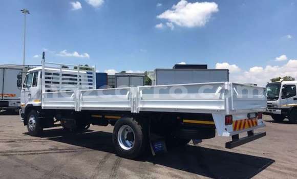 Comprar Usado Nissan Evalia Branco Caminhão em Beira em Sofala Comprar Usado Nissan Evalia Branco Caminhão em Beira em Sofala