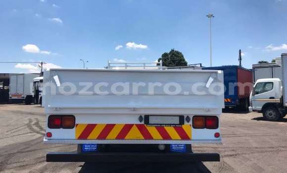 Comprar Usado Nissan Evalia Branco Caminhão em Beira em Sofala Comprar Usado Nissan Evalia Branco Caminhão em Beira em Sofala