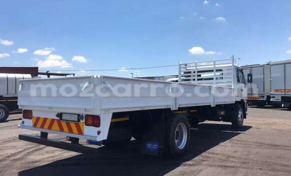 Comprar Usado Nissan Evalia Branco Caminhão em Beira em Sofala Comprar Usado Nissan Evalia Branco Caminhão em Beira em Sofala