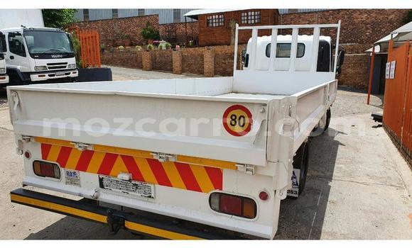 Comprar Usado Isuzu FTR 850 Branco Caminhão em Beira em Sofala Comprar Usado Isuzu FTR 850 Branco Caminhão em Beira em Sofala