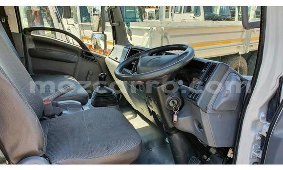 Comprar Usado Isuzu FTR 850 Branco Caminhão em Beira em Sofala Comprar Usado Isuzu FTR 850 Branco Caminhão em Beira em Sofala