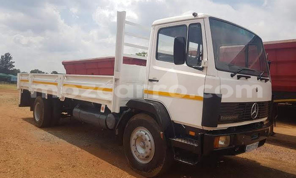 Comprar Usado Mercedes‒Benz 1622 Branco Caminhão em Beira em Sofala Comprar Usado Mercedes‒Benz 1622 Branco Caminhão em Beira em Sofala