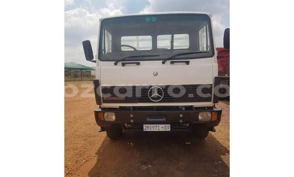 Comprar Usado Mercedes‒Benz 1622 Branco Caminhão em Beira em Sofala Comprar Usado Mercedes‒Benz 1622 Branco Caminhão em Beira em Sofala