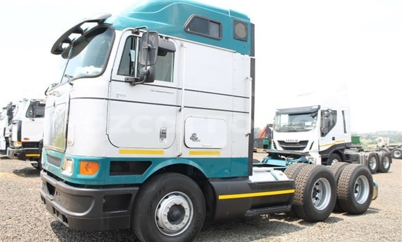 Comprar Usado Iveco Daily Azul Caminhão em Beira em Sofala Comprar Usado Iveco Daily Azul Caminhão em Beira em Sofala