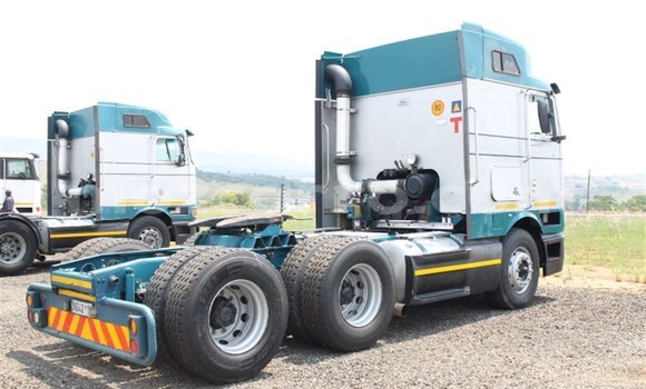 Comprar Usado Iveco Daily Azul Caminhão em Beira em Sofala Comprar Usado Iveco Daily Azul Caminhão em Beira em Sofala