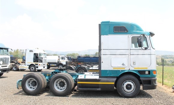 Comprar Usado Iveco Daily Azul Caminhão em Beira em Sofala Comprar Usado Iveco Daily Azul Caminhão em Beira em Sofala