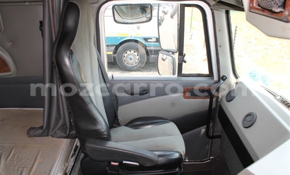 Comprar Usado Iveco Daily Azul Caminhão em Beira em Sofala Comprar Usado Iveco Daily Azul Caminhão em Beira em Sofala
