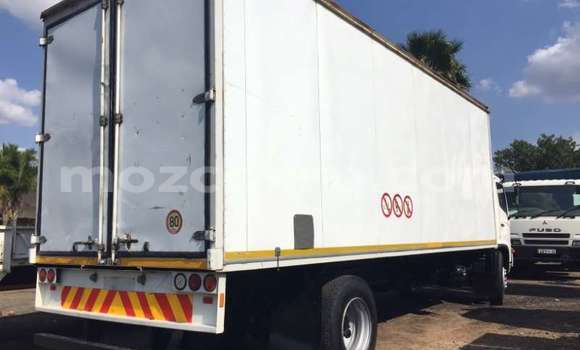 Comprar Usado Hino 300 Series Branco Caminhão em Beira em Sofala Comprar Usado Hino 300 Series Branco Caminhão em Beira em Sofala