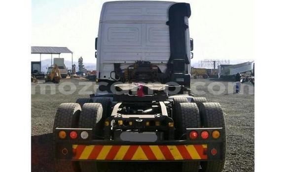 Comprar Usado Mercedes‒Benz Arocs Branco Caminhão em Beira em Sofala Comprar Usado Mercedes‒Benz Arocs Branco Caminhão em Beira em Sofala