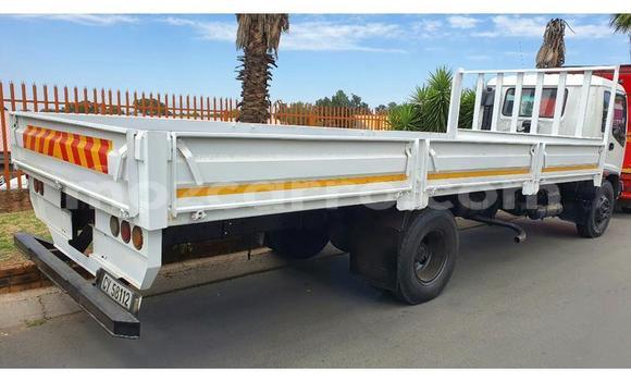 Comprar Usado Isuzu FTR 850 Branco Caminhão em Beira em Sofala Comprar Usado Isuzu FTR 850 Branco Caminhão em Beira em Sofala