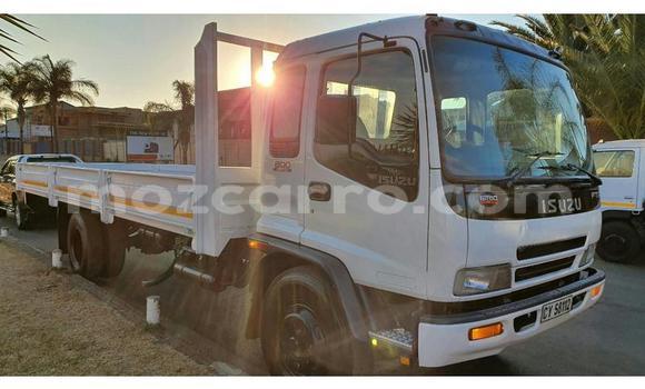 Comprar Usado Isuzu FTR 850 Branco Caminhão em Beira em Sofala Comprar Usado Isuzu FTR 850 Branco Caminhão em Beira em Sofala